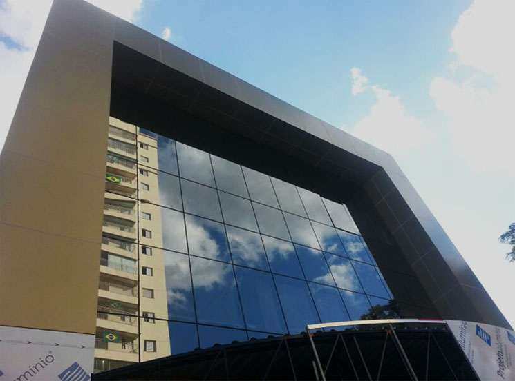 Fachada em Pele de Vidro