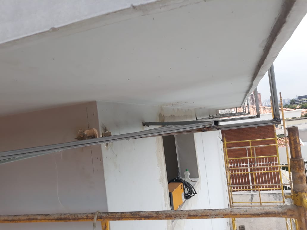 Fachada Comercial - Alfons 6