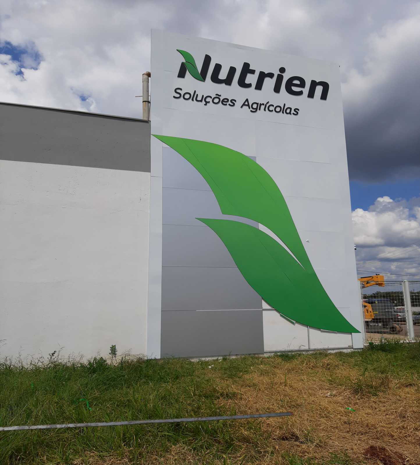 Fachada Comercial - Nutriemacm Branco 9