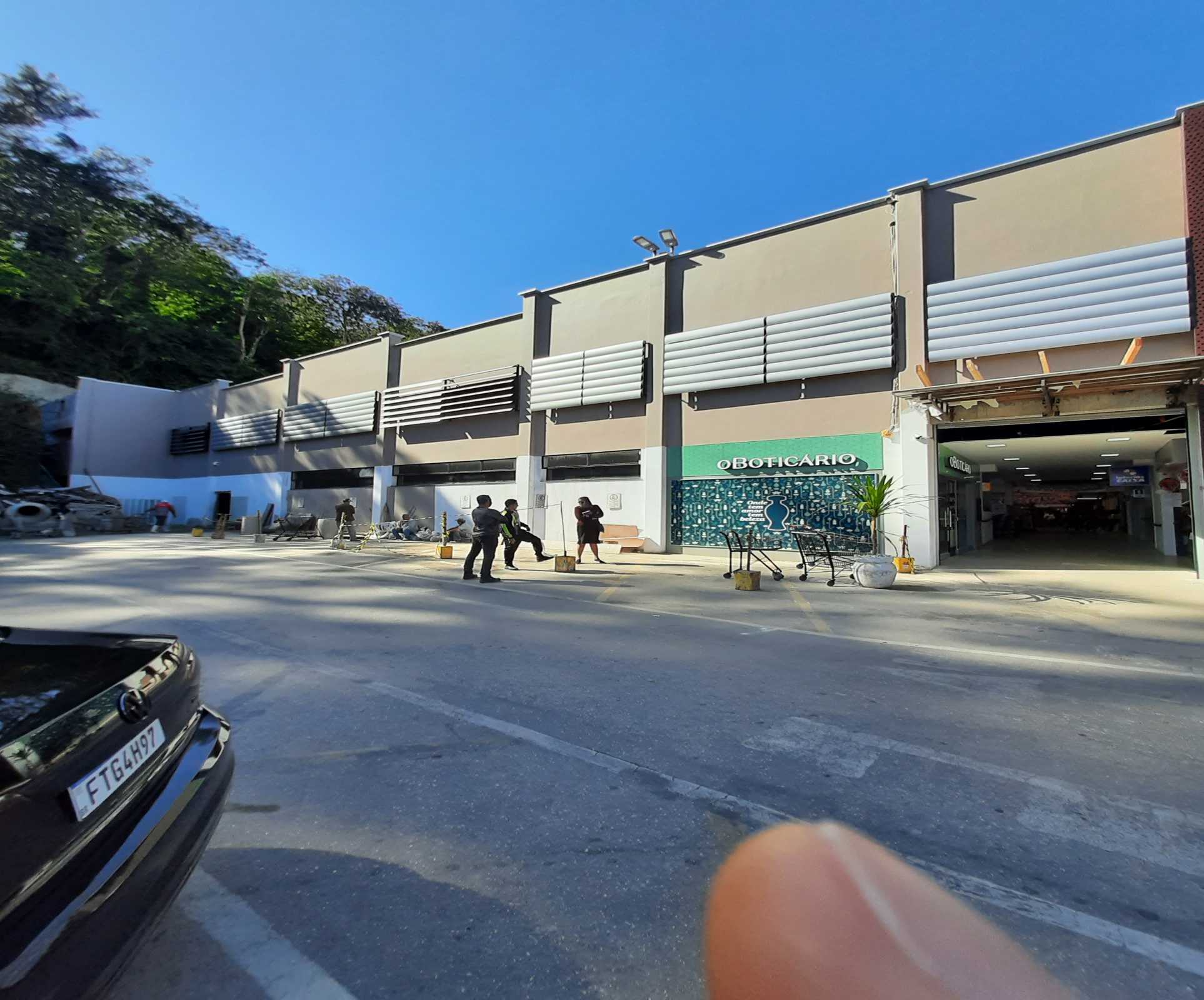 Fachada Comercial - Aco Cortempiedade 17